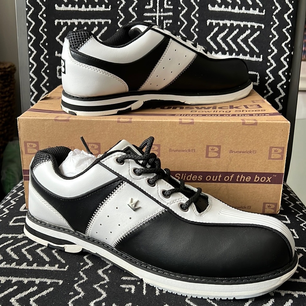 Womens size 11 M Brunswick Bowling Shoes B&W